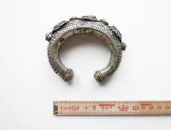 bracelet-kuchi-horseshoe-stones-1